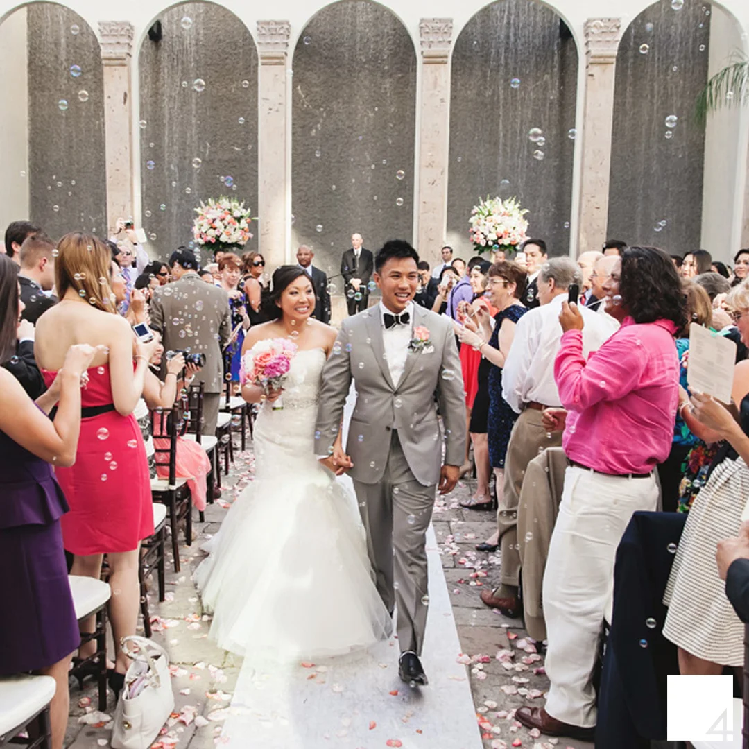  Bride and groom in one of the best venues in Houston for an outdoor Wedding Event. 