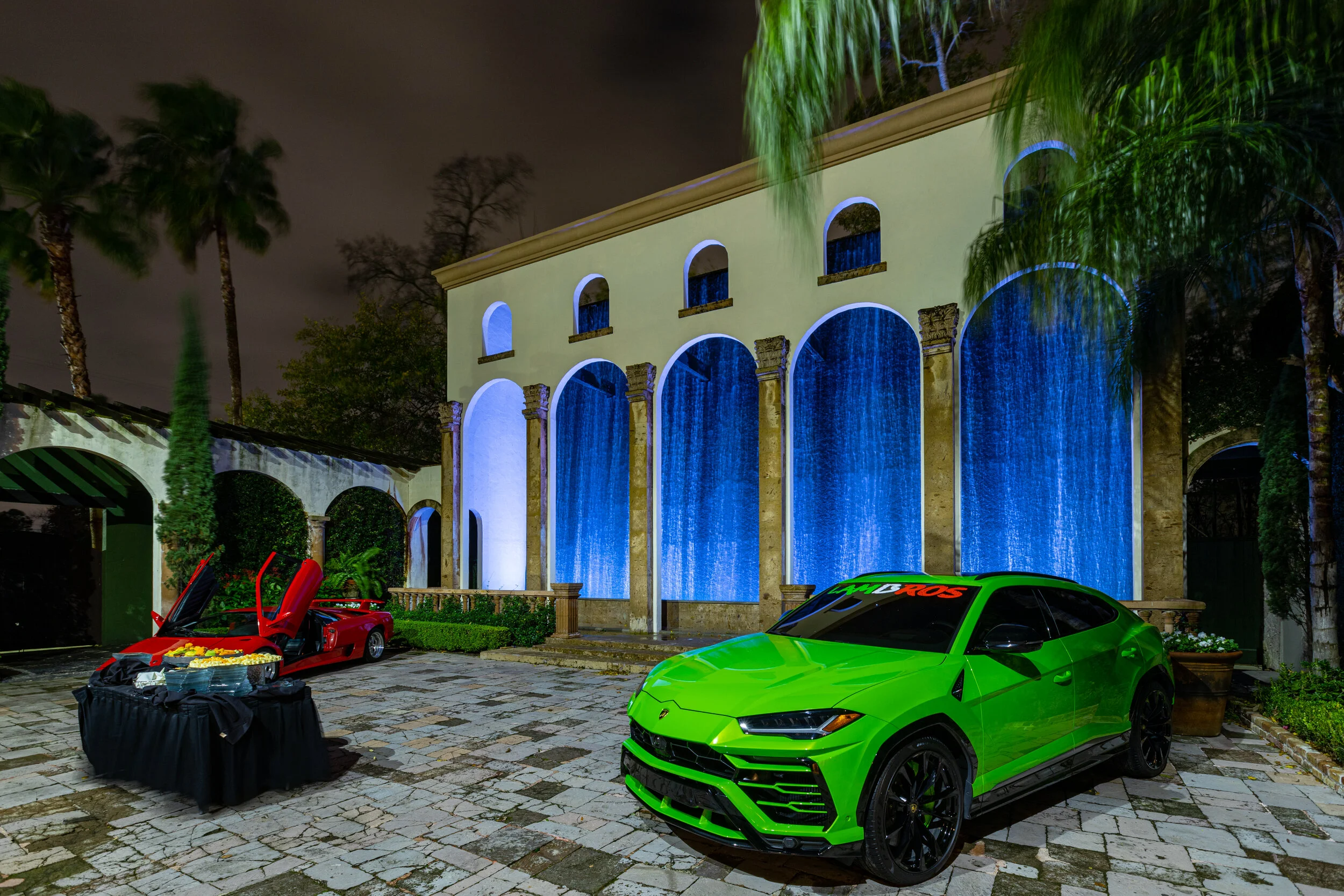 Guests will like this car scene